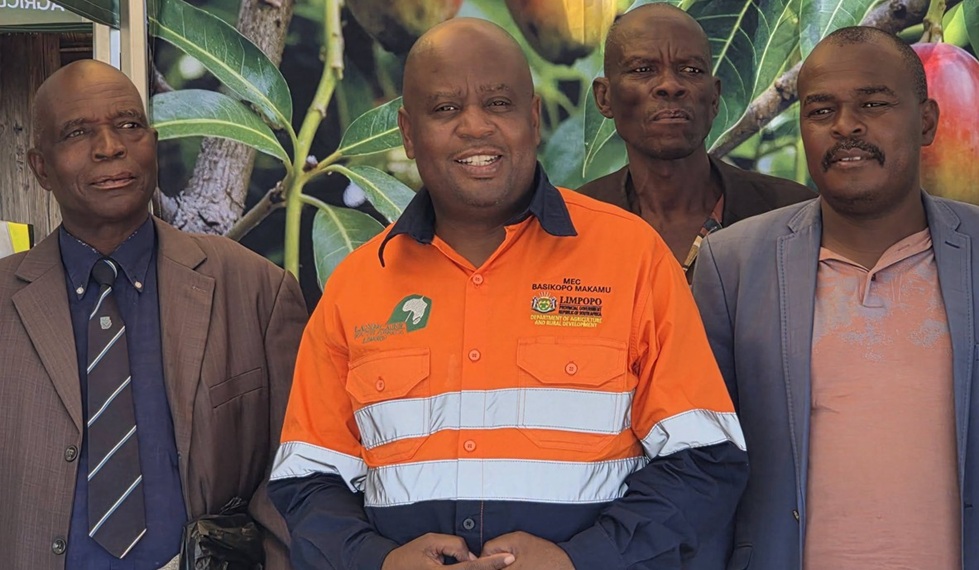 The intervention was fully supported by the Tau-Mankotsana Traditional Authority under Kgoshi Marumo'a Kanyane of the Tau-Mankotsana Traditional Council in Ward 35, Apel.